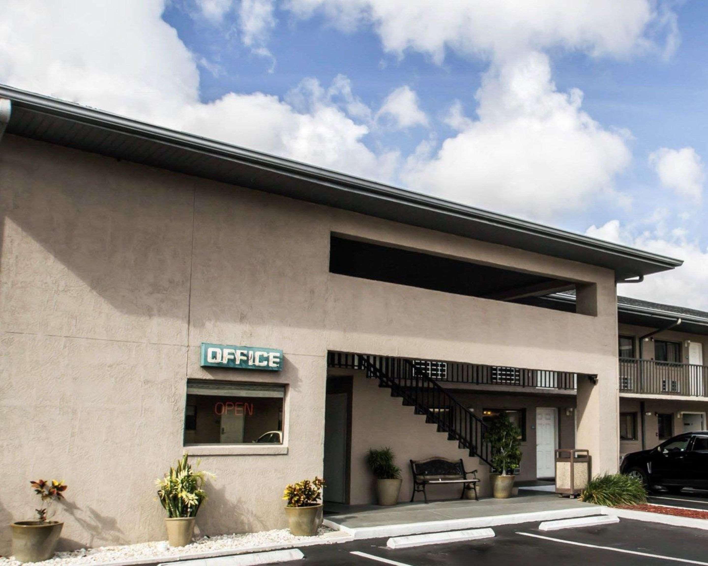 Rodeway Inn Forest City Exterior photo